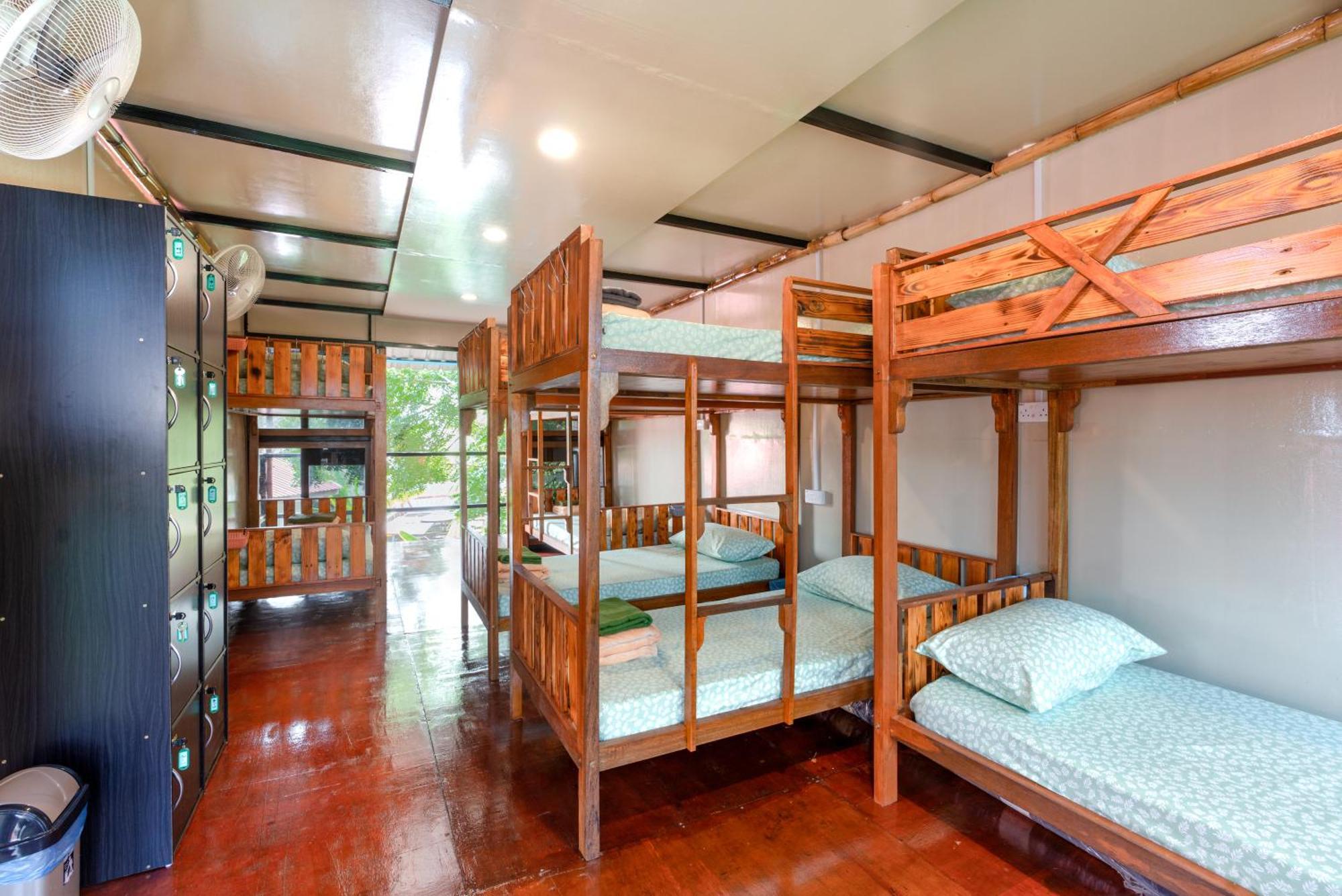 Bunga Hostel Female Dorm Pantai Cenang  Exterior foto